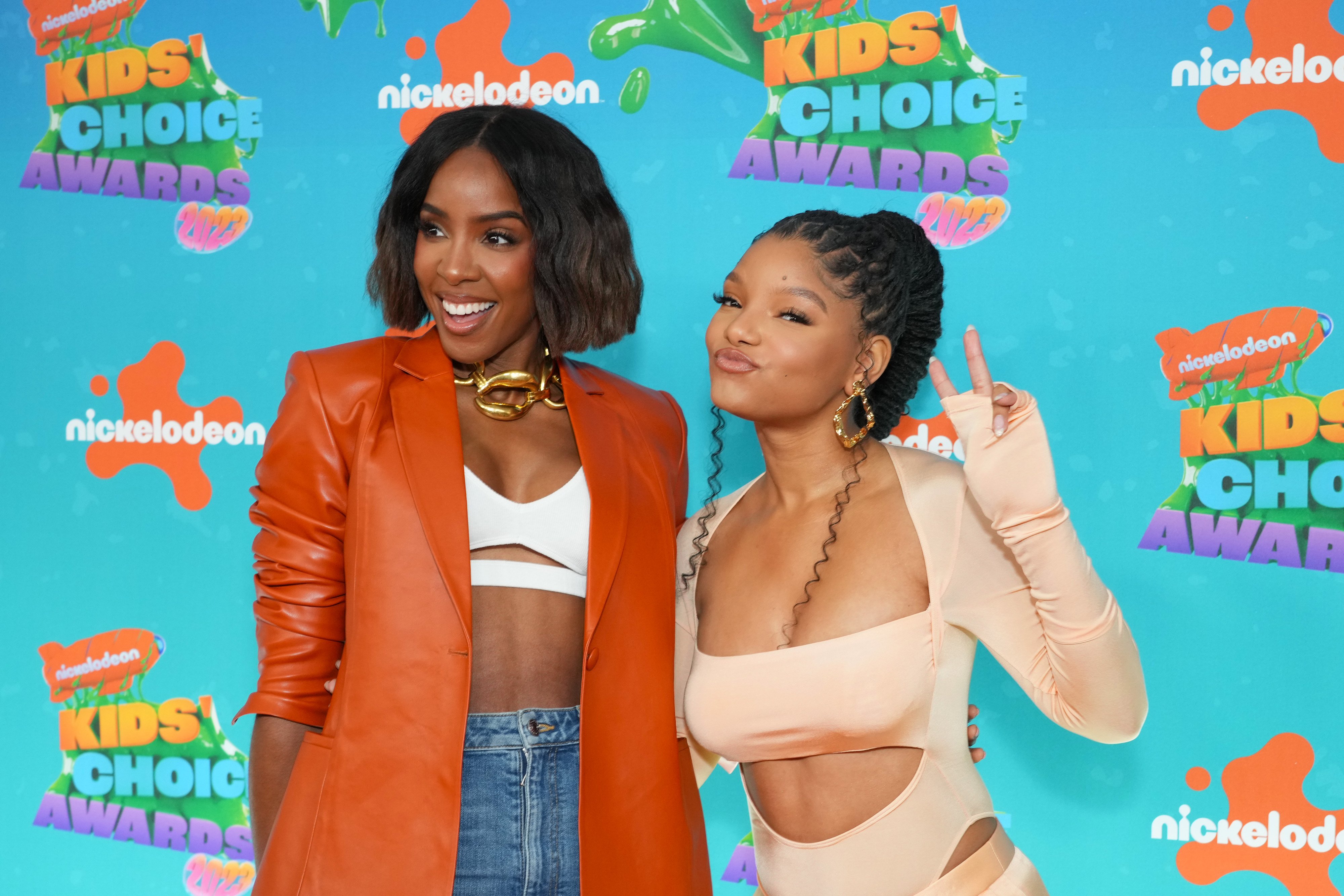 Kelly Rowland and Halle Bailey attend the 2023 Nickelodeon Kids' Choice Awards at Microsoft Theater on March 04, 2023 in Los Angeles, California. (Photo by Kevin Mazur/Getty Images for Nickelodeon)